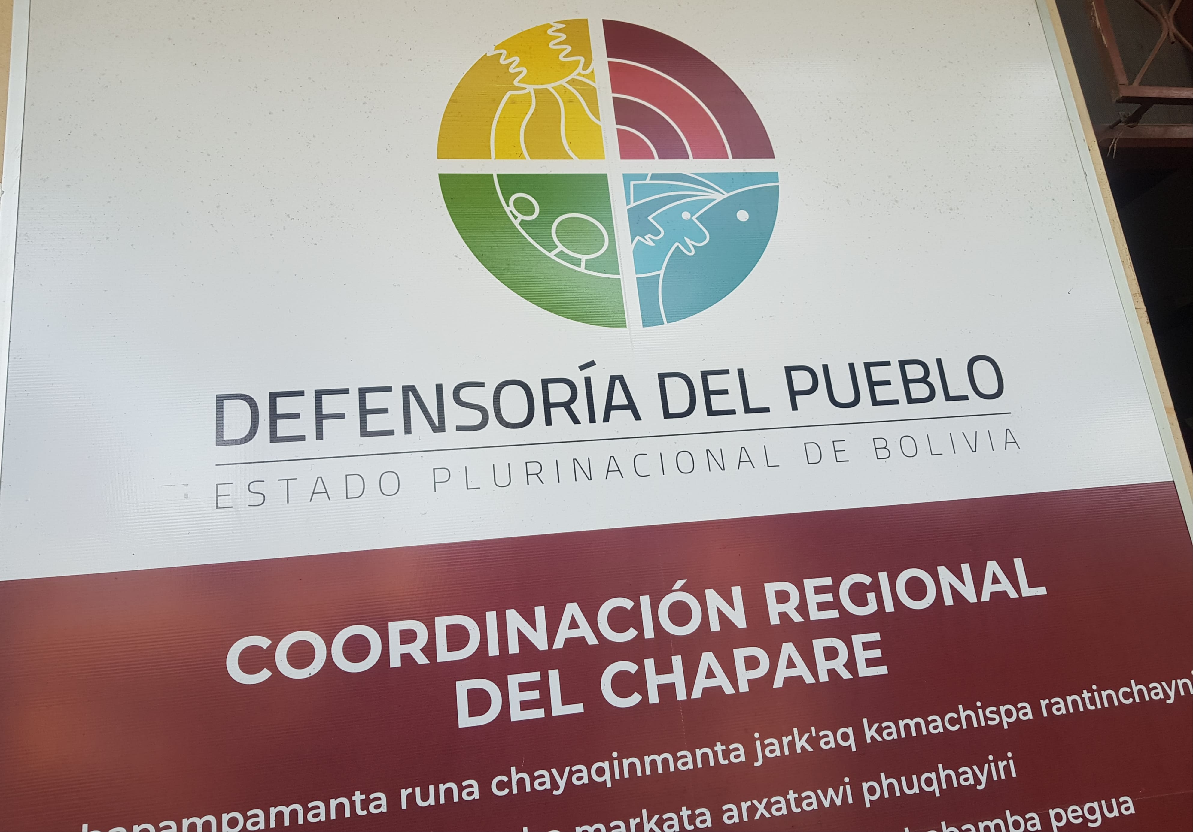Letrero en el ingreso a la oficina de la Defensoría del Pueblo en Villa Tunari, oficina que se visitó el 11 de abril sin resultado alguno.
