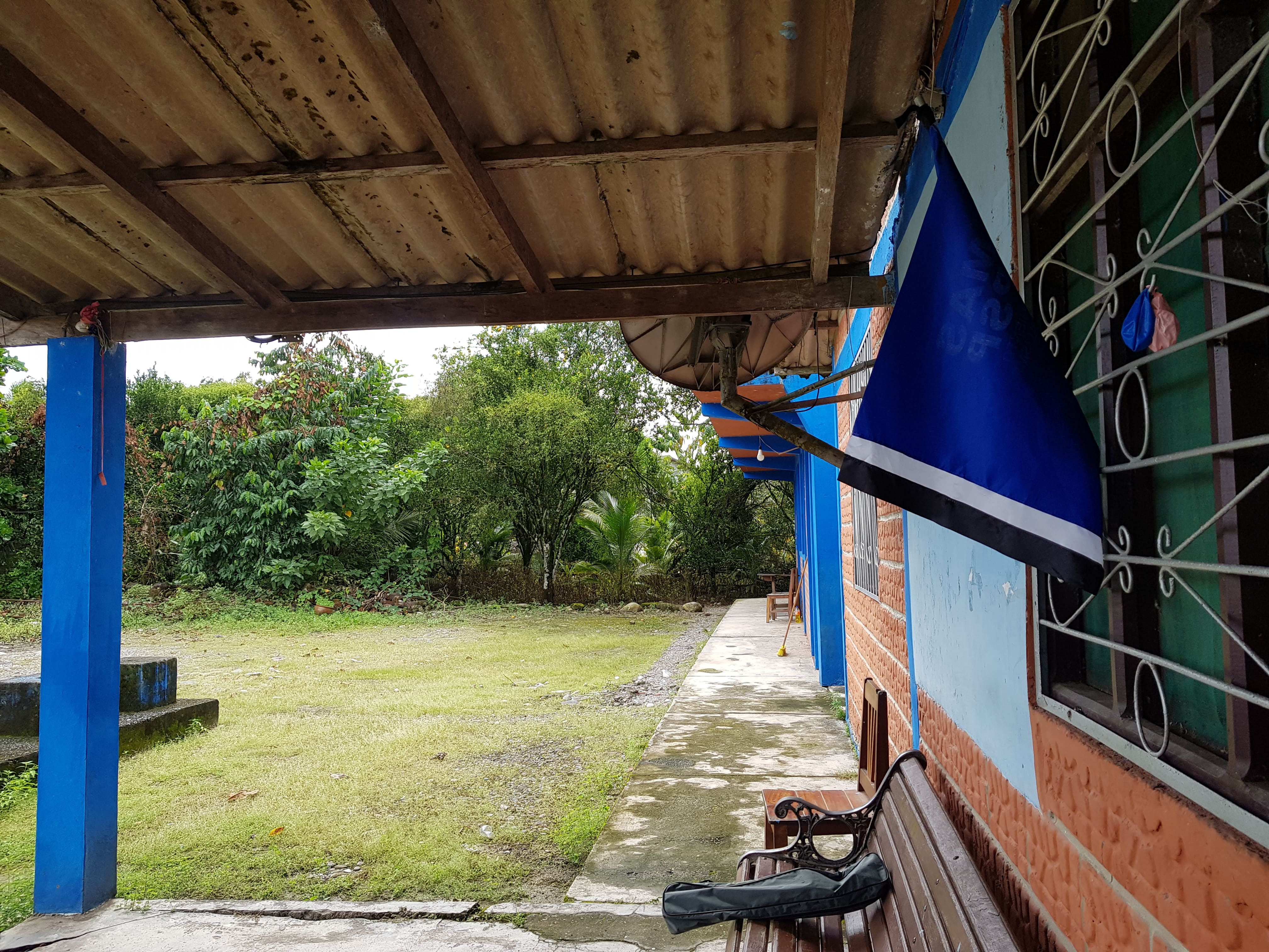 Exterior Radio Soberanía en la localidad de Chipiriri, a ocho kilómetros de Villa Tunari.