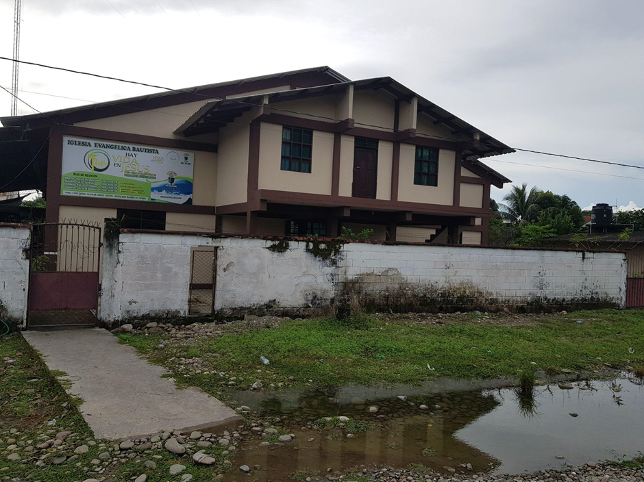 Iglesia Bautista Hay Vida en Jesús y Radio Cruz del Sur, en Villa 14 de Septiembre.