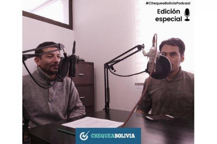 Juan Carlos Uribe, coordinador de ChequeaBolivia y Alex Ojeda, Sociólogo Digital, invitados para conversar sobre datos abiertos. Foto: ChequeaBolivia. 