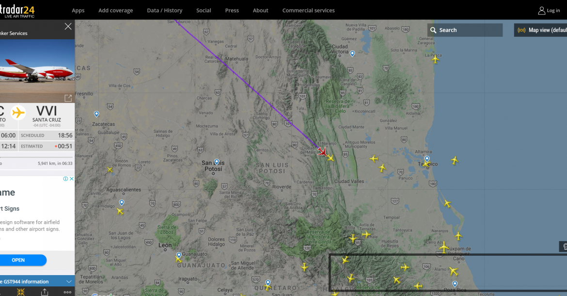 Una captura del vuelo del Boeing 747-400 Supertanker en ruta. 